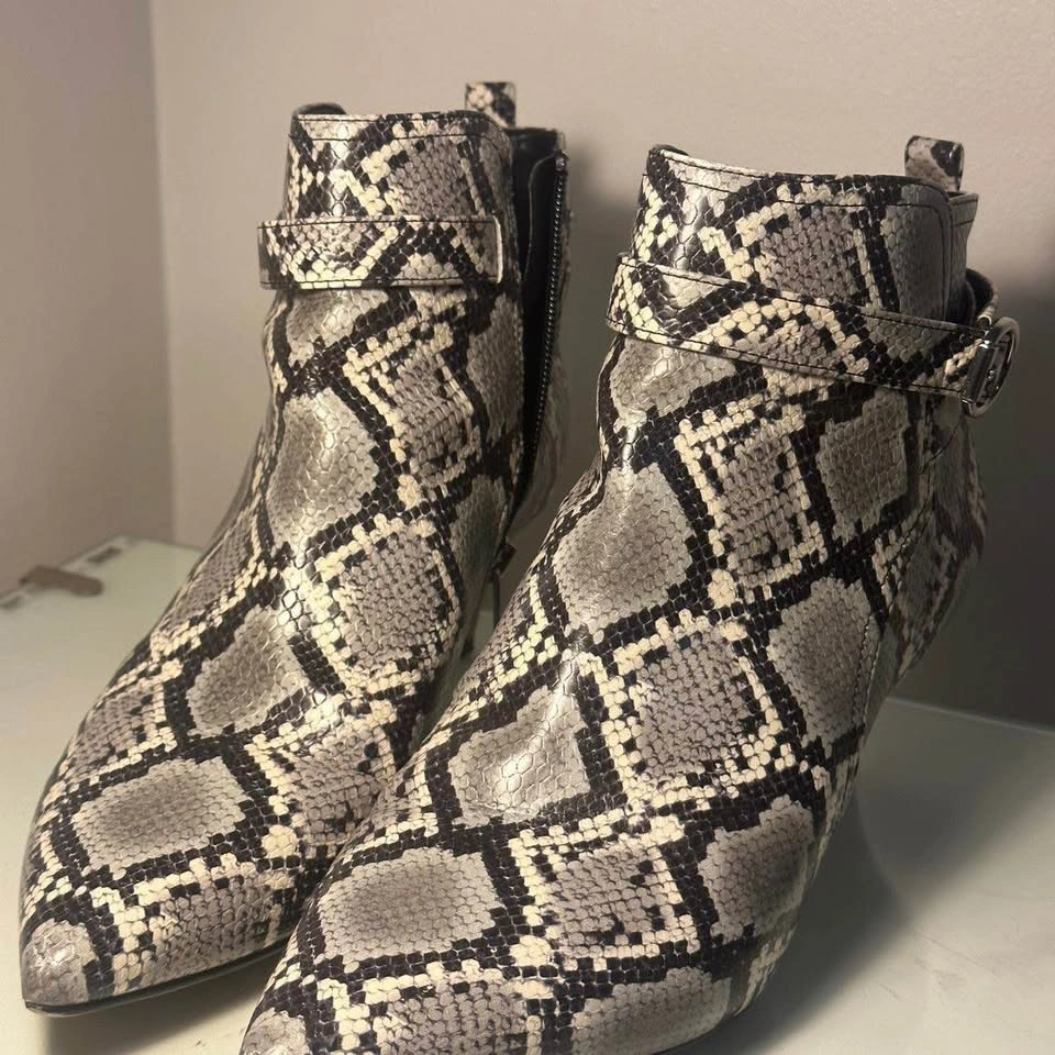 8.5 Snakeskin Ankle Boot Heels - photo 4