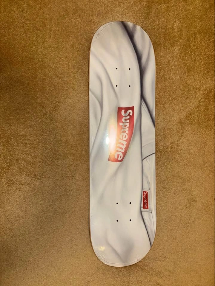 Brand New Supreme Skateboard – Never opened