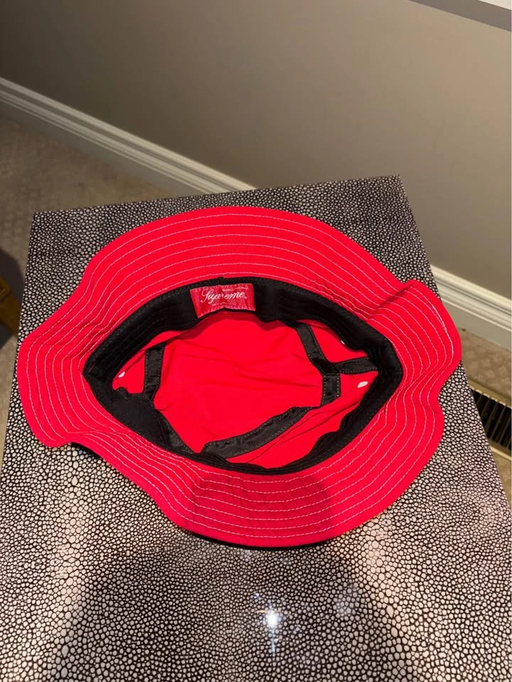 Supreme Red Bucket Hat (Medium) – Brand New - photo 4