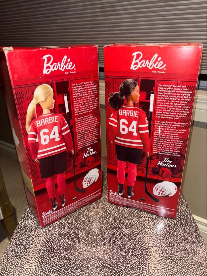 Tim Hortons Barbie Hockey Player Dolls (Pair) - Collectible - photo 2