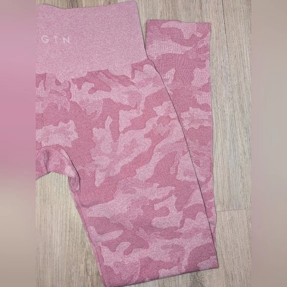 NVGTN Pink Camo Seamless Leggings - Size Small - photo 3