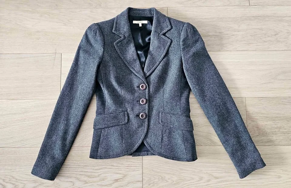 Size 2 RW&CO women's blazer thumbnail