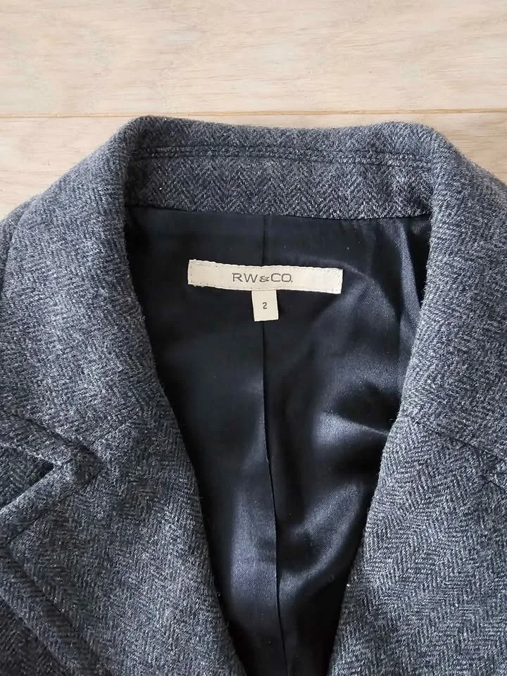 Size 2 RW&CO women's blazer image indicator(2)