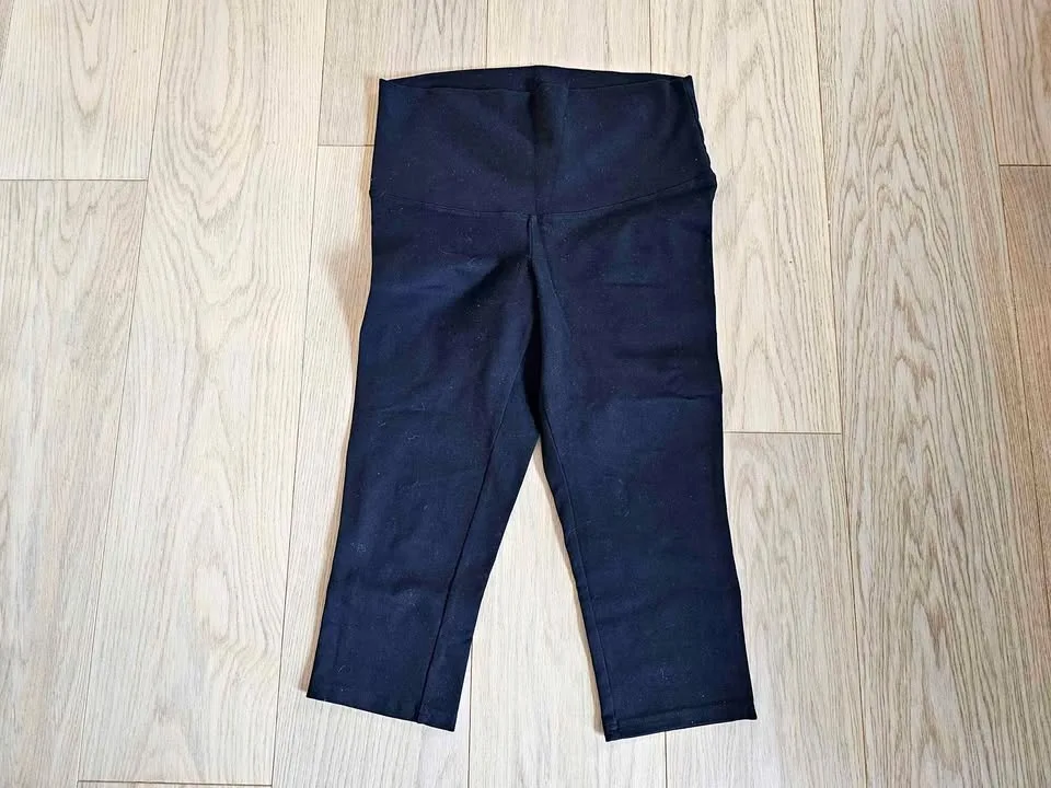 Size small Thyme Maternity capri leggings thumbnail