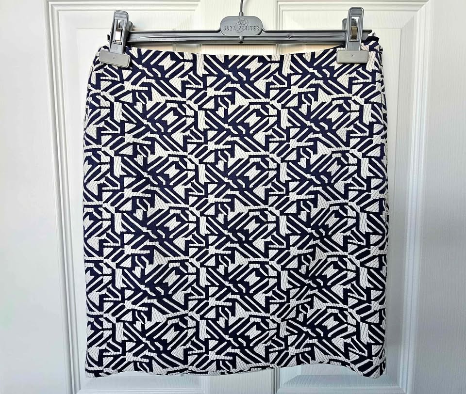 Size 6 RW&CO pencil skirt