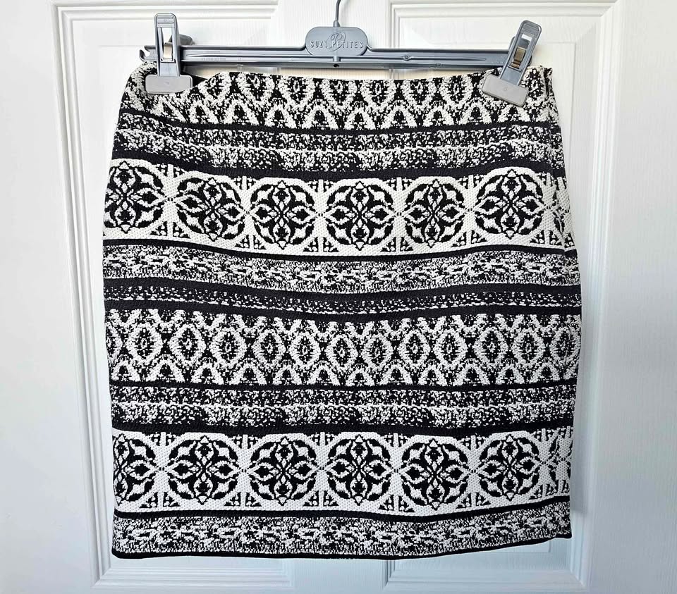 Size 6 RW&CO pencil skirt