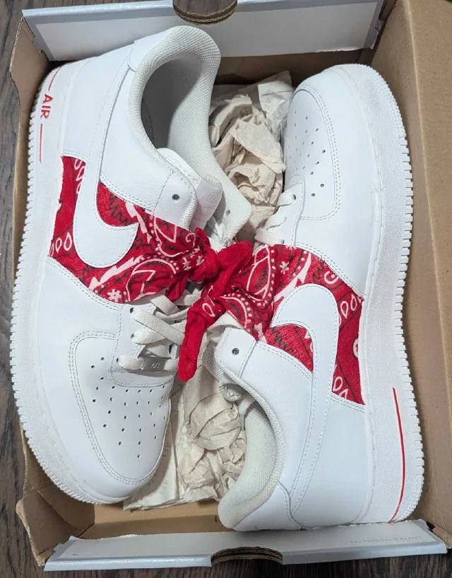 Size 12-13 Jordans image indicator(2)