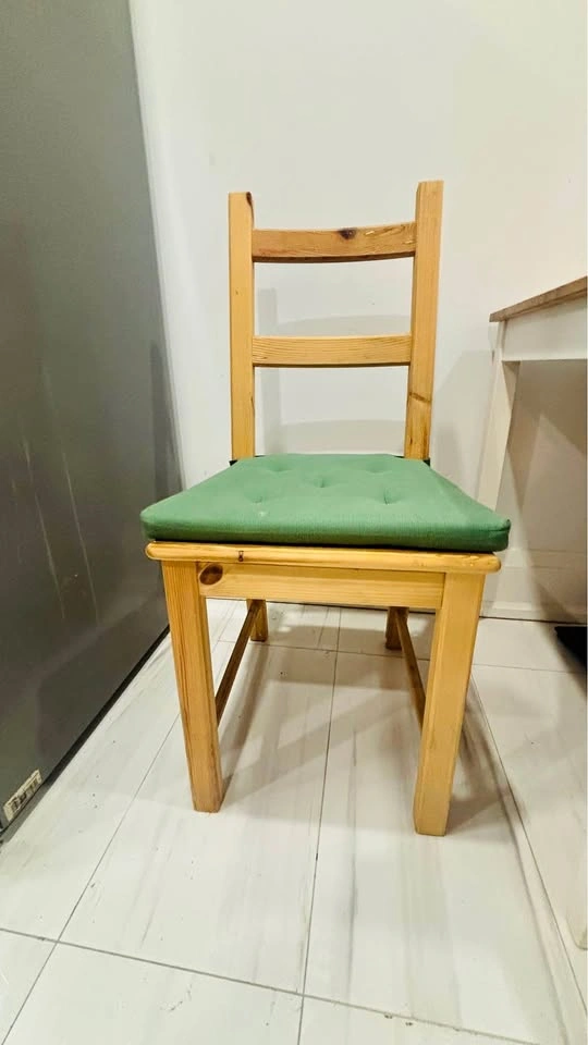 Moving Sale – Dining Set (4 Chairs)