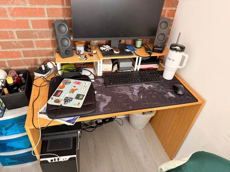 Functional wooden desk. Light wood color. Simple design. Plenty - photo 2