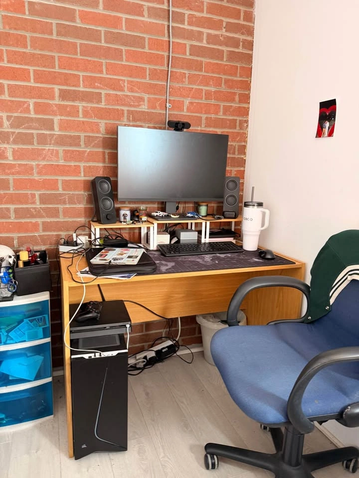 Functional wooden desk. Light wood color. Simple design. Plenty - photo 3