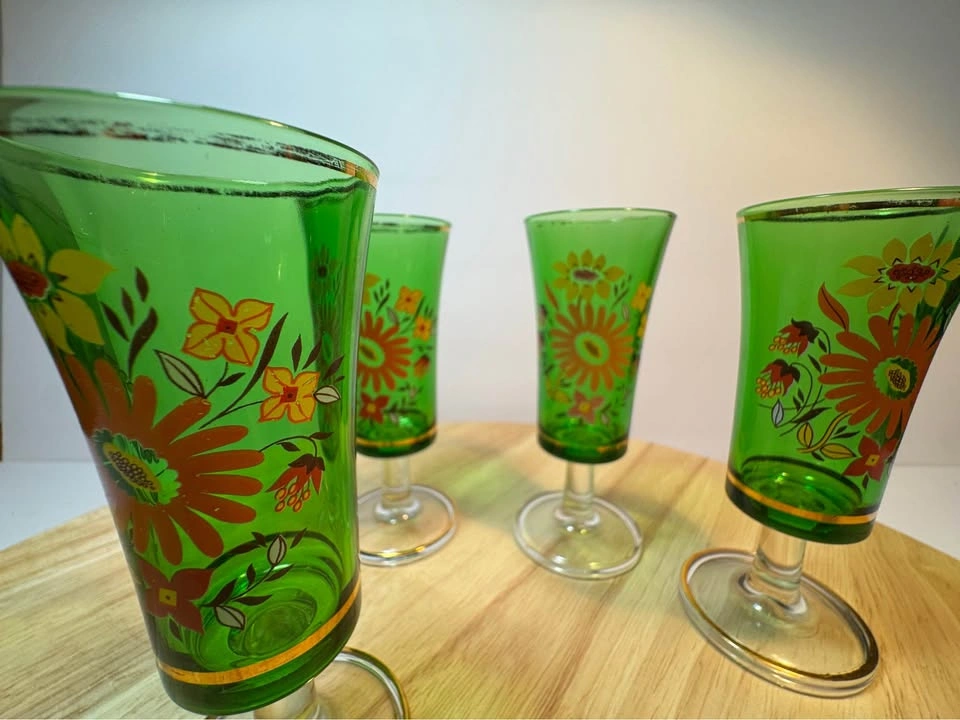 Mid-Century Modern Green Glass Goblets (Set of 4) - photo 3