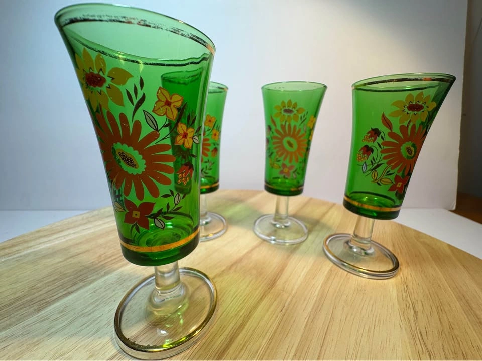 Mid-Century Modern Green Glass Goblets (Set of 4) - photo 4