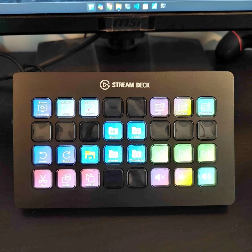 Elgato Stream Deck XL – 32 Customizable LCD Keys