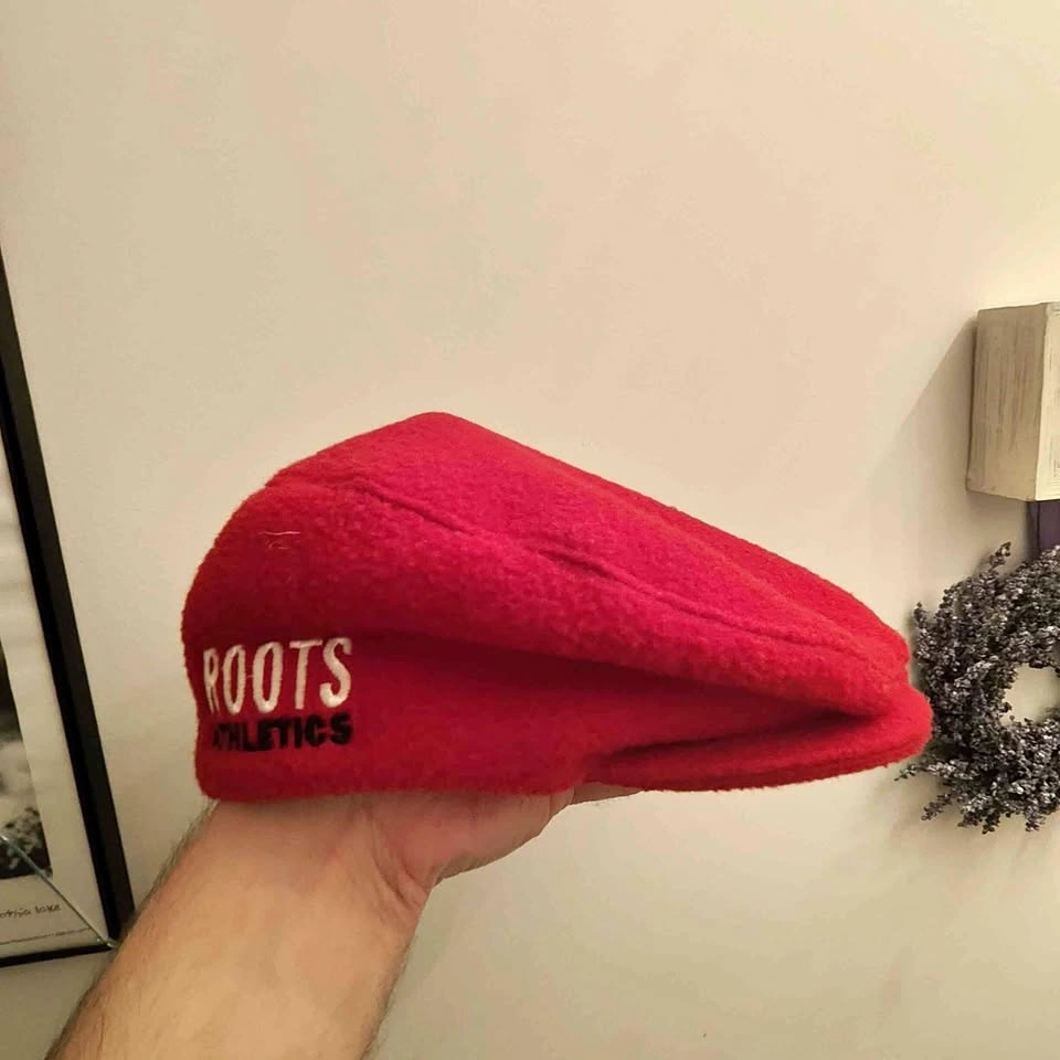 Vintage Roots Canada 2002 Olympic Team Red Fleece Cap - Size M