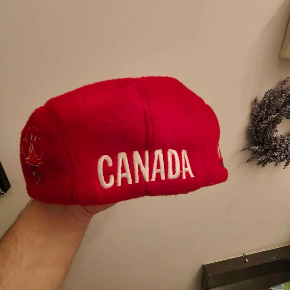 Vintage Roots Canada 2002 Olympic Team Red Fleece Cap - Size M - photo 2