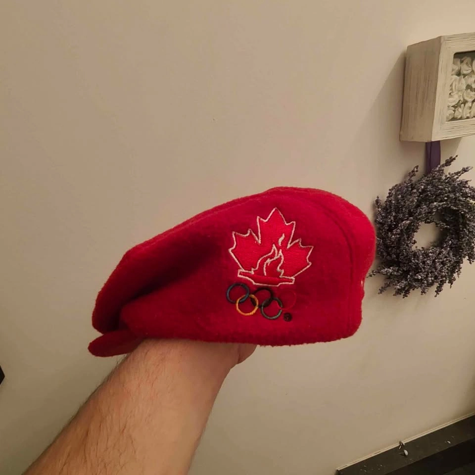 Vintage Roots Canada 2002 Olympic Team Red Fleece Cap - Size M - photo 3