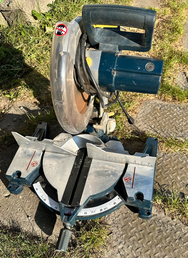 Mitre saw 12” with laser line mastercraft used like new