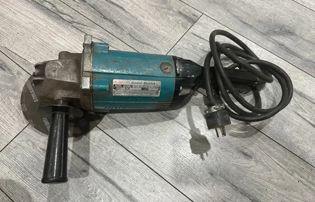Makita 7" / 9" Angle Grinder Ajax pickup only thumbnail