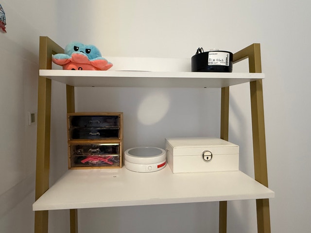 Small Makeup Vanity Desk w/stool - photo 2
