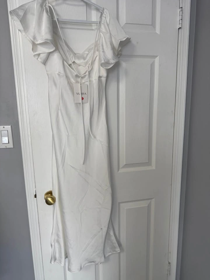 Brand new white satin dress - photo 2