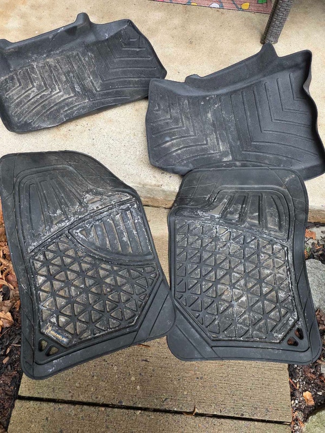 3D & Heavy-Duty Floor Mats – Chrysler 300 AWD / Dodge Charger