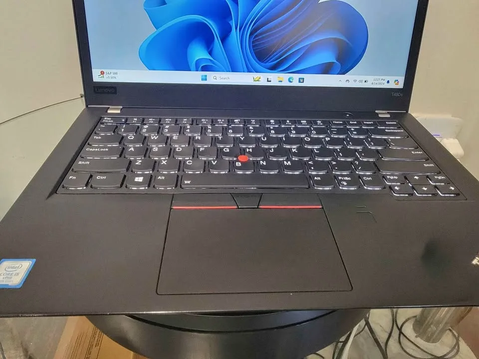 Touchscreen laptop i5 8th gen 16gb ram 512gb ssd lenovo t480s thumbnail