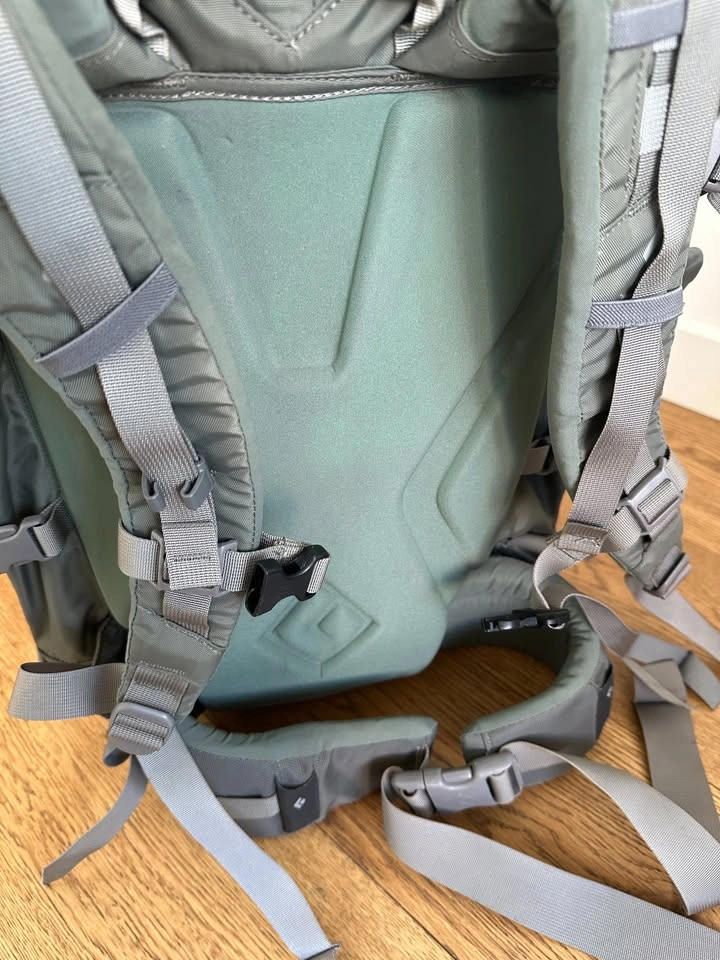 Black Diamond Sphynx L42 Hiking / Climbing Backpack - photo 3