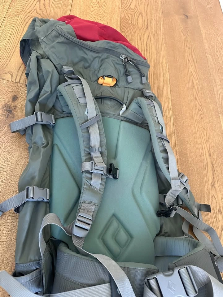 Black Diamond Sphynx L42 Hiking / Climbing Backpack - photo 4