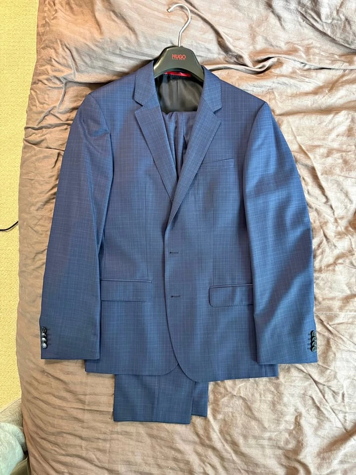 Hugo Boss Navy Men’s Suit – 38R (EU 48)