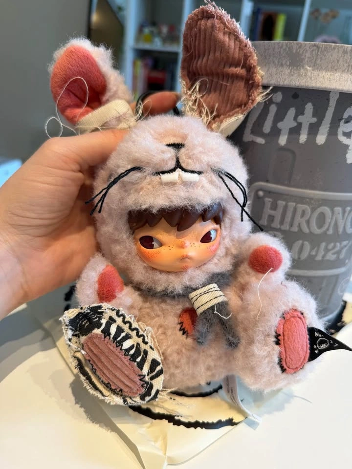 Hirono Little Hare Plush Pendant - photo 2