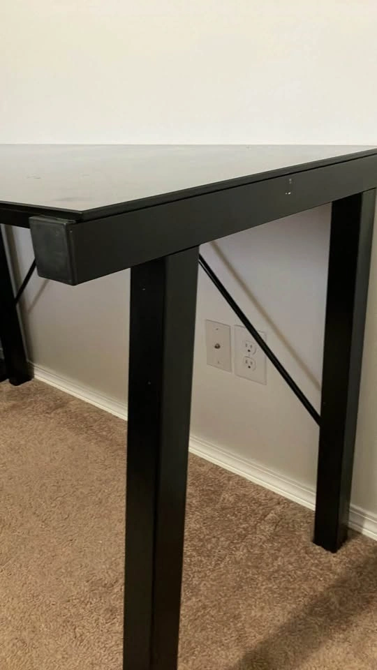 Desk - photo 2
