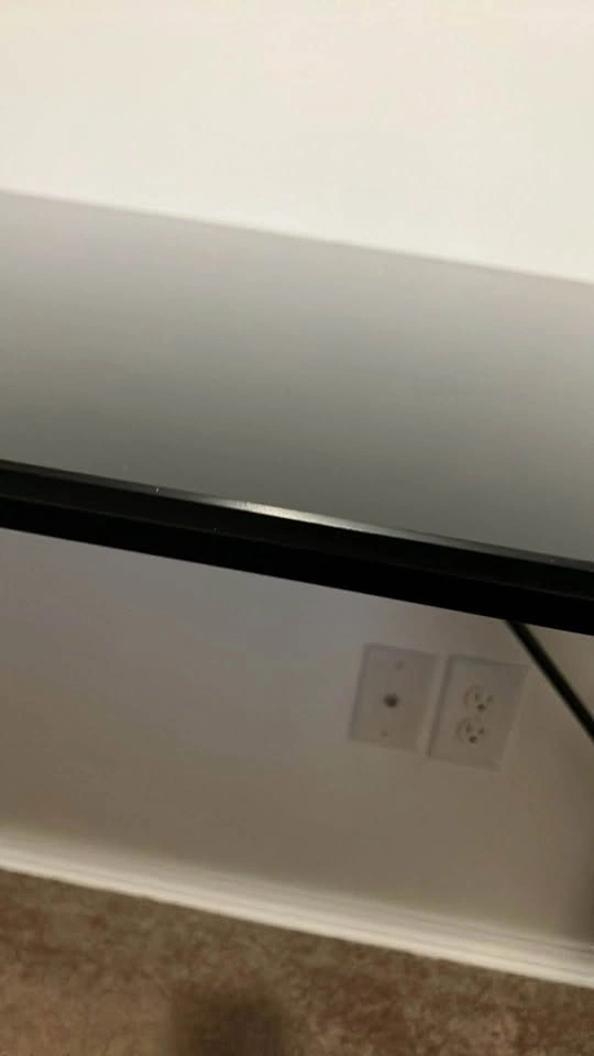 Desk - photo 3