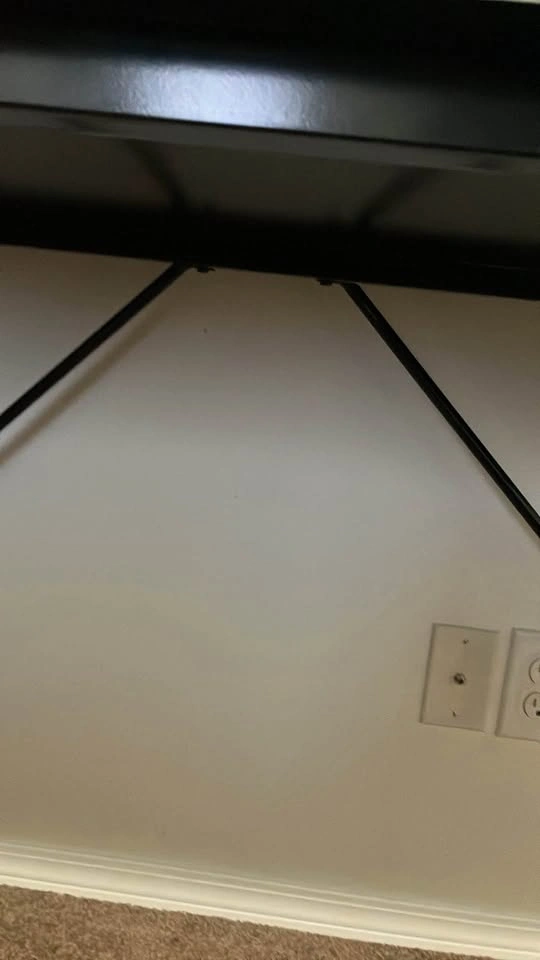 Desk - photo 4
