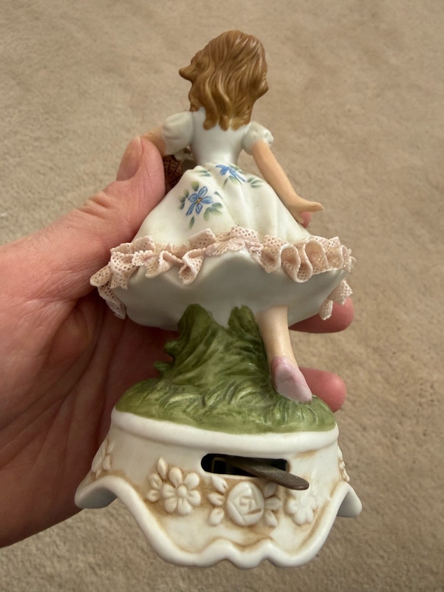 Porcelain Figurines - photo 3