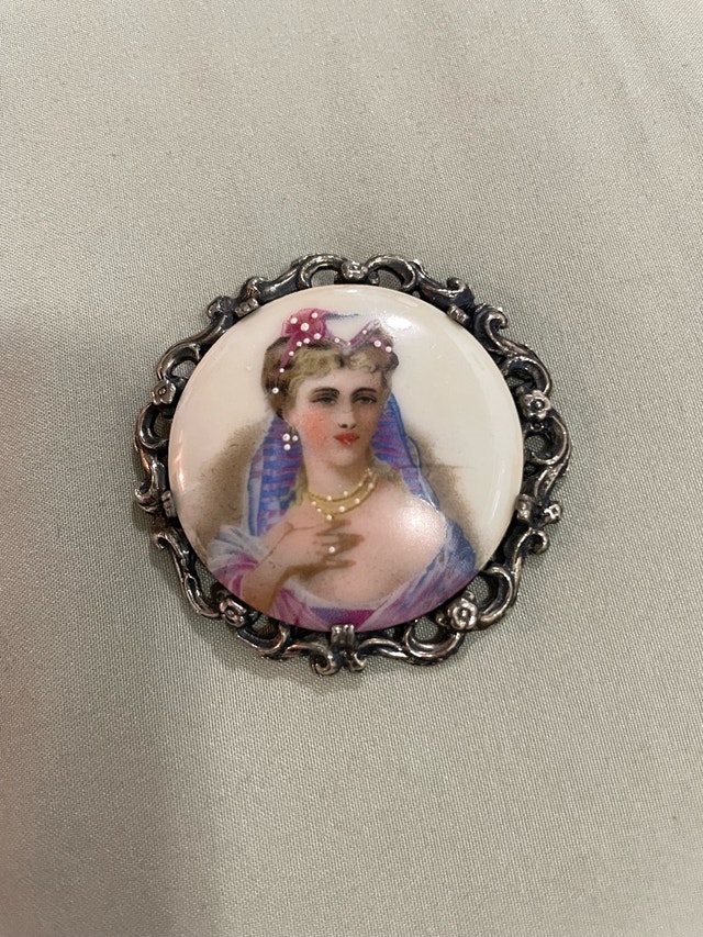 Vintage Limoges France Brooch