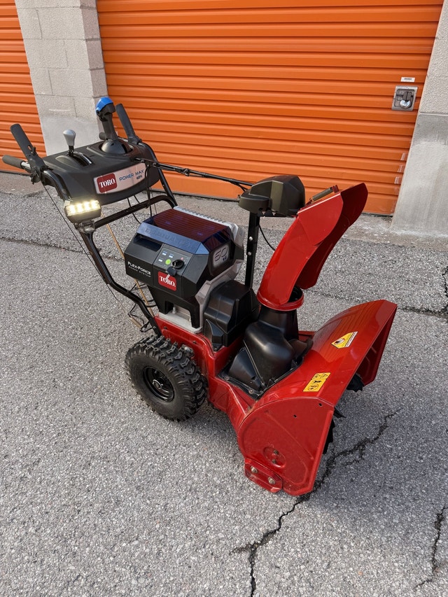 Toro Power Max 60V 24” Two-Stage Cordless Snowblower