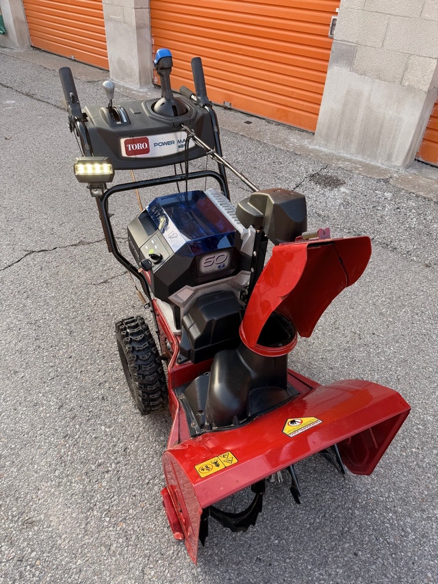 Toro Power Max 60V 24” Two-Stage Cordless Snowblower - photo 2