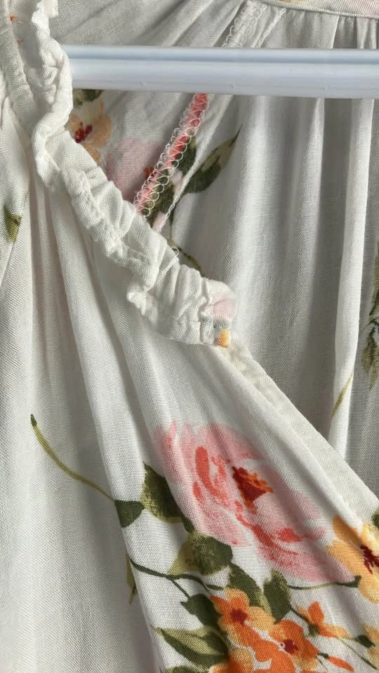 Beautiful Flowy Blouse - photo 2