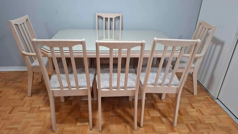 Beautiful Glass top Dining Table - photo 3