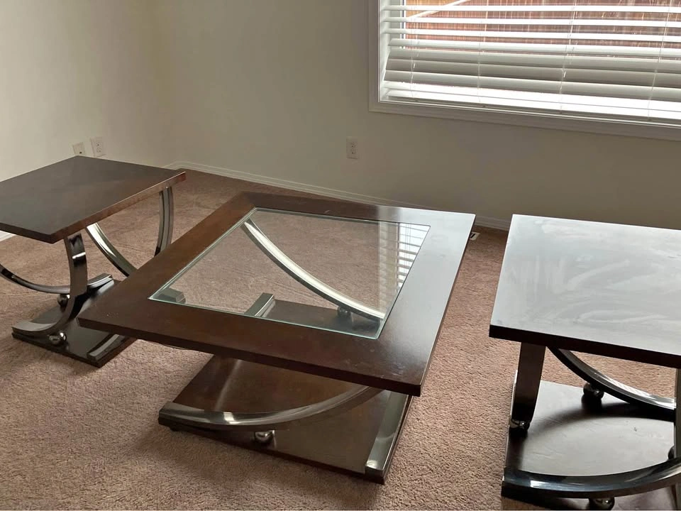 3-Piece Modern Coffee & End Table Set – Great Condition!