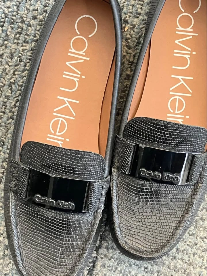 Calvin Klein Leather Shoes - Size 6.5 - photo 2