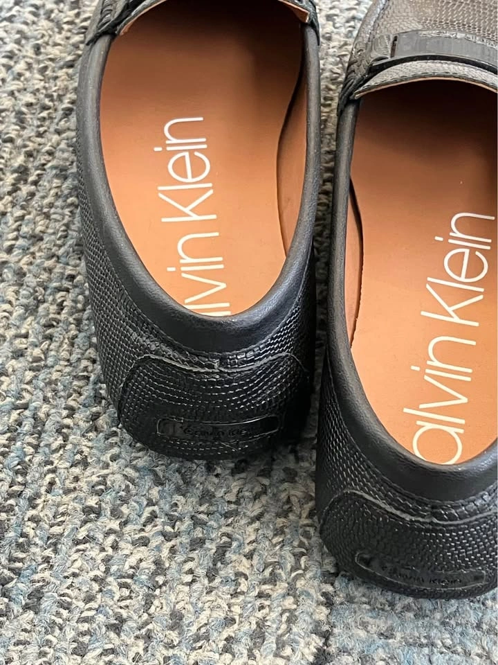 Calvin Klein Leather Shoes - Size 6.5 - photo 3