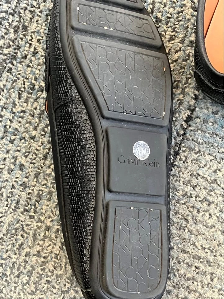 Calvin Klein Leather Shoes - Size 6.5 - photo 4