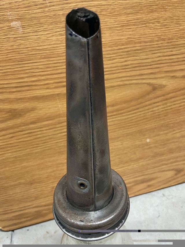 Old oil bottle - photo 2