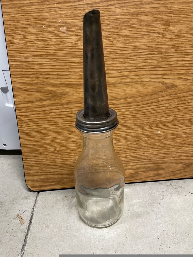 Old oil bottle - photo 3