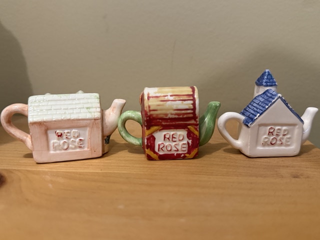 Red Rose Teapots - photo 2