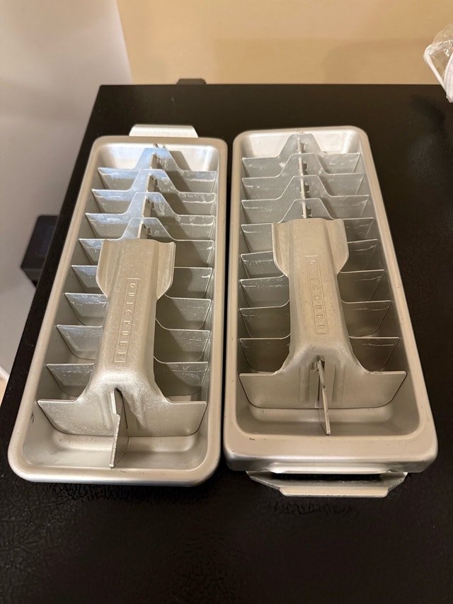Vintage aluminum Ice Cube Trays - photo 2