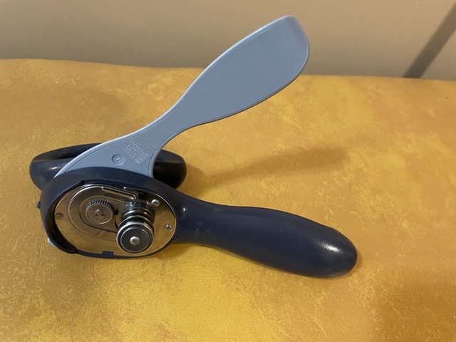 Tupperware Can Opener - photo 2