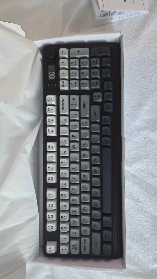 FREEWOLF M96 96 Key Dual Mode Wireless Keyboard (Bluetooth & 2.4 - photo 3