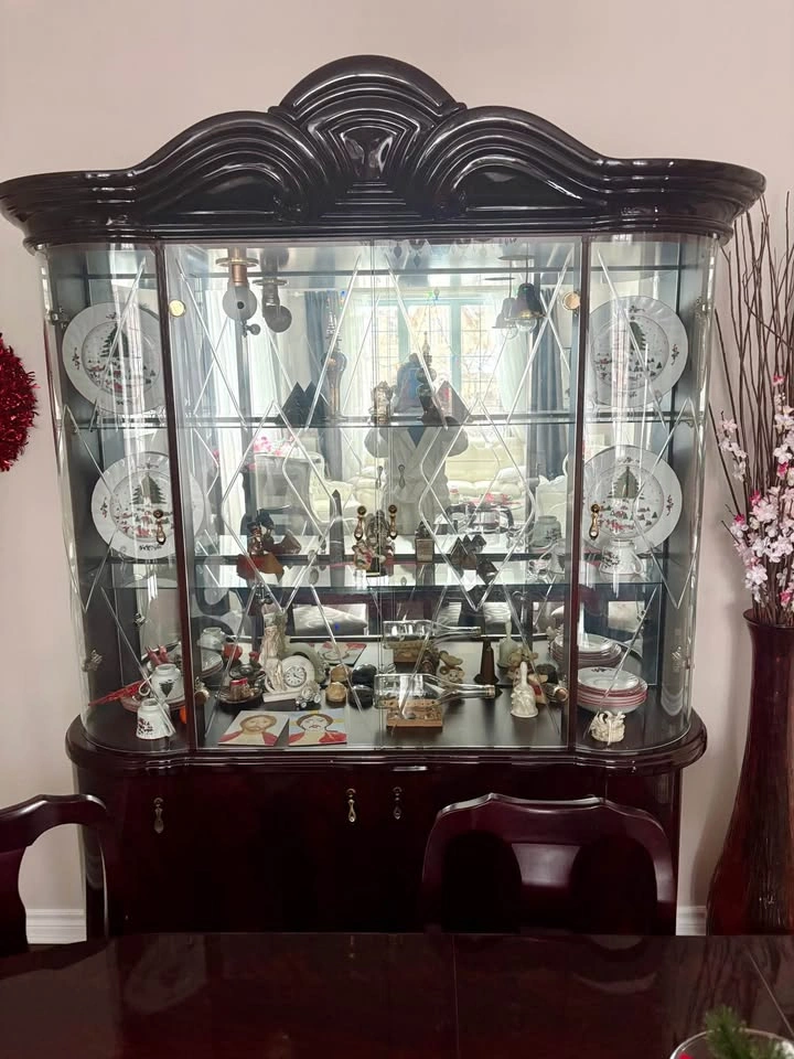 Living Room Table Set and Italian Style Cabinet - photo 4